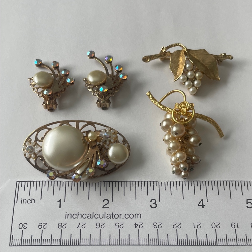 Sarah Coventry Gold and Pearl Brooch Set